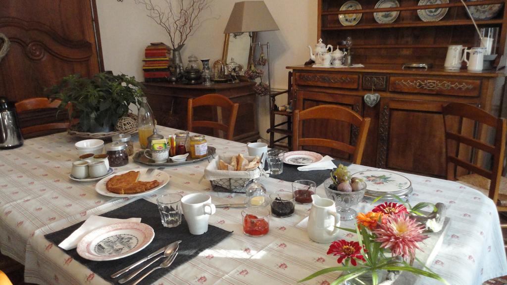 Les 2 Madeleine Bed & Breakfast Saint-Saturnin-du-Bois Bagian luar foto