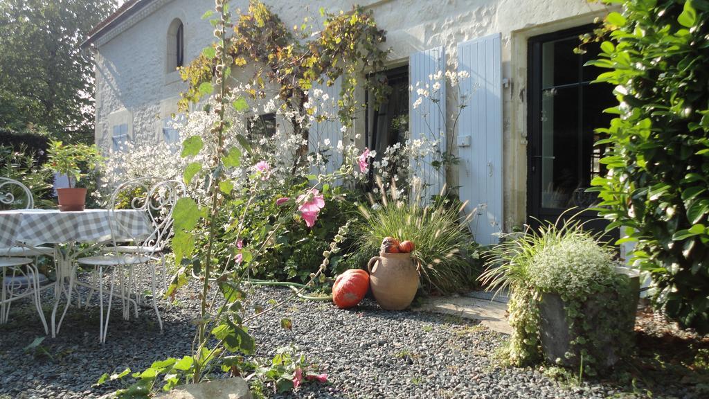 Les 2 Madeleine Bed & Breakfast Saint-Saturnin-du-Bois Bagian luar foto