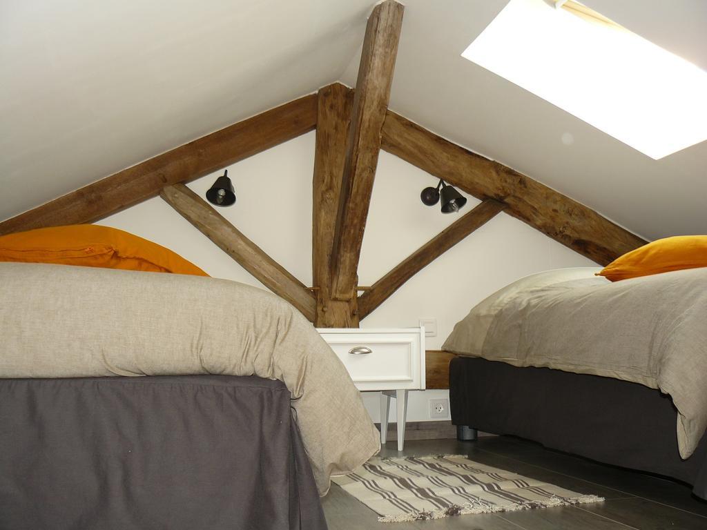 Les 2 Madeleine Bed & Breakfast Saint-Saturnin-du-Bois Ruang foto