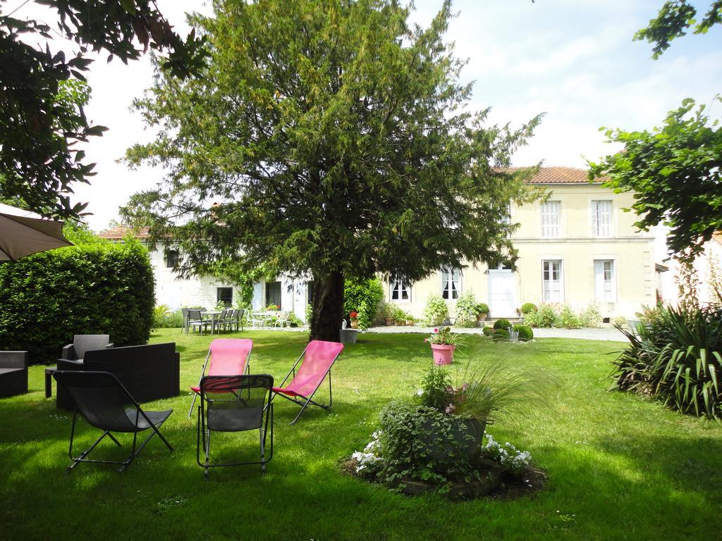 Les 2 Madeleine Bed & Breakfast Saint-Saturnin-du-Bois Bagian luar foto