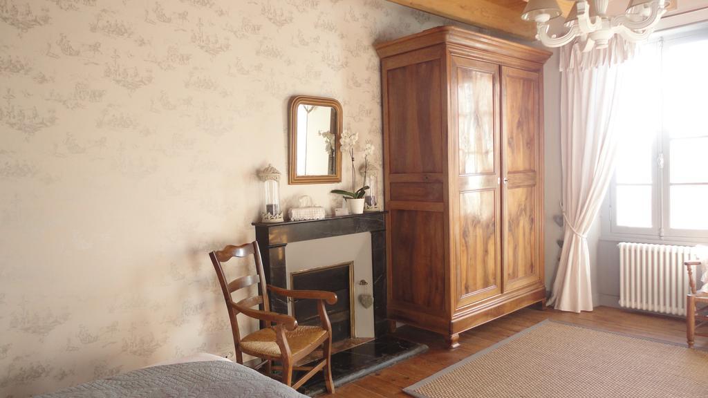 Les 2 Madeleine Bed & Breakfast Saint-Saturnin-du-Bois Ruang foto