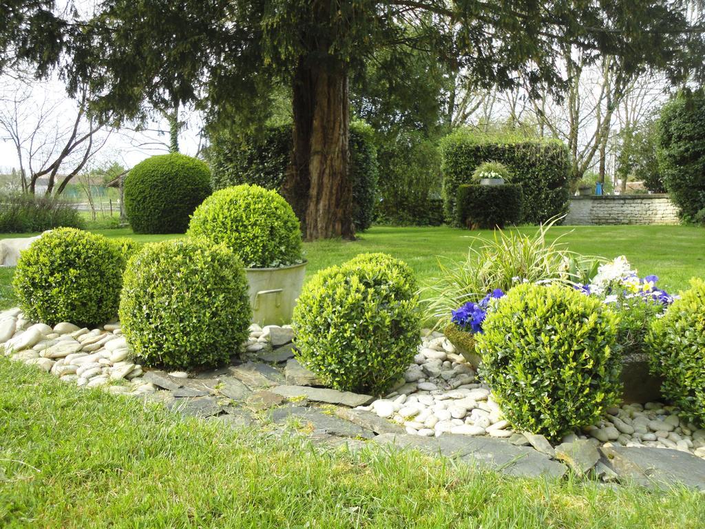 Les 2 Madeleine Bed & Breakfast Saint-Saturnin-du-Bois Bagian luar foto