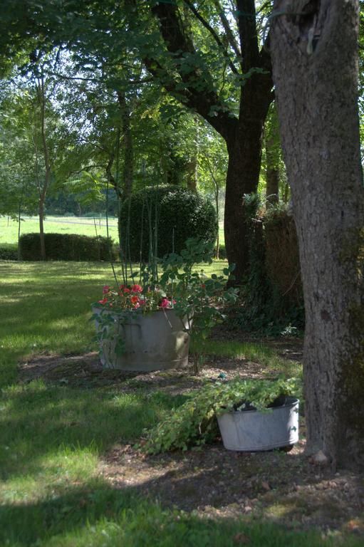 Les 2 Madeleine Bed & Breakfast Saint-Saturnin-du-Bois Bagian luar foto