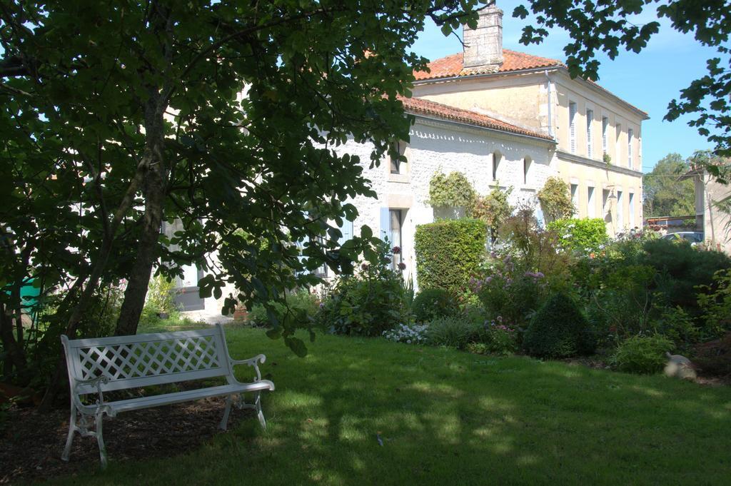 Les 2 Madeleine Bed & Breakfast Saint-Saturnin-du-Bois Bagian luar foto