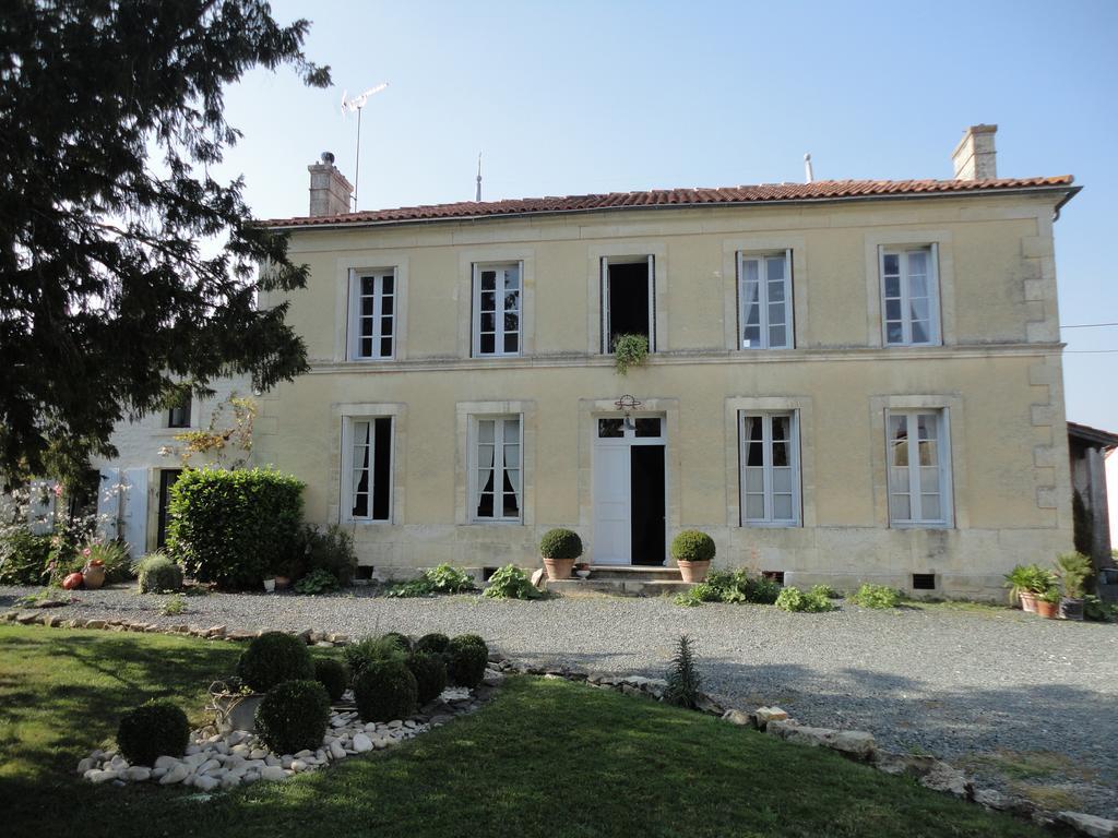 Les 2 Madeleine Bed & Breakfast Saint-Saturnin-du-Bois Bagian luar foto