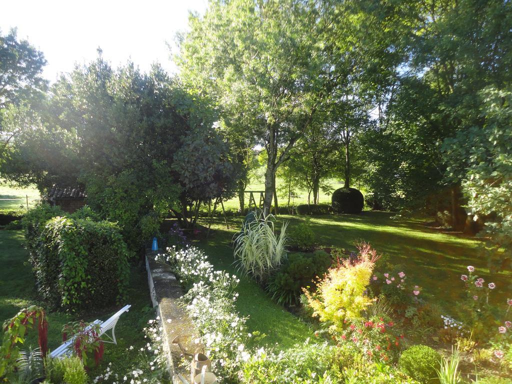 Les 2 Madeleine Bed & Breakfast Saint-Saturnin-du-Bois Bagian luar foto