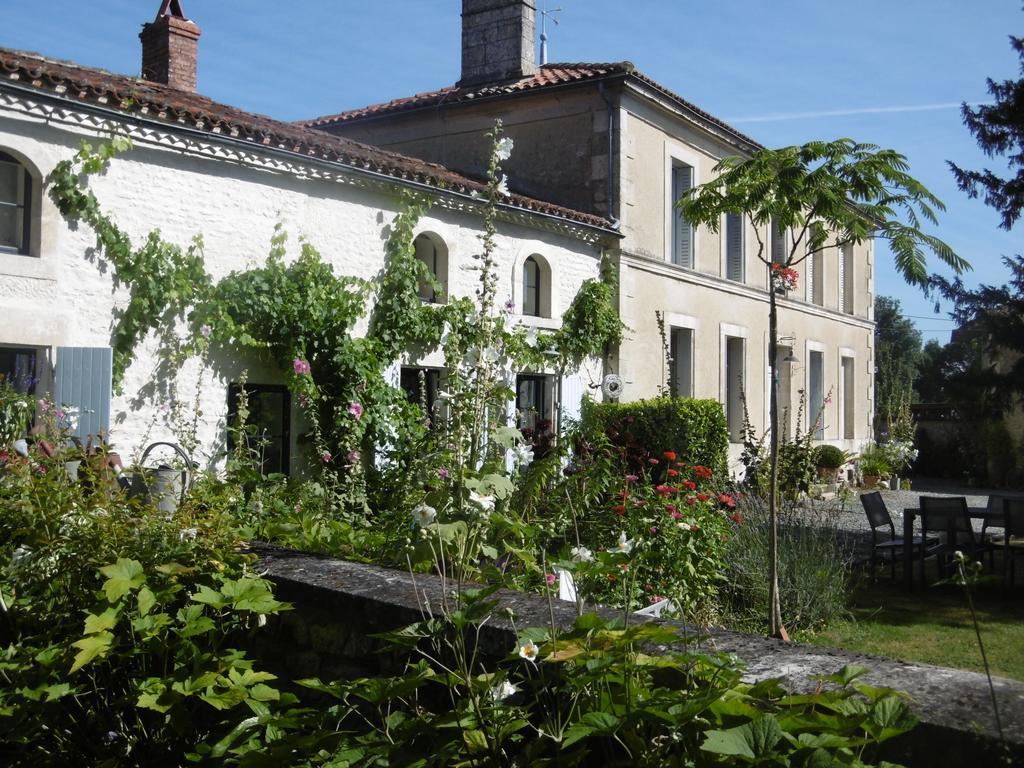Les 2 Madeleine Bed & Breakfast Saint-Saturnin-du-Bois Bagian luar foto