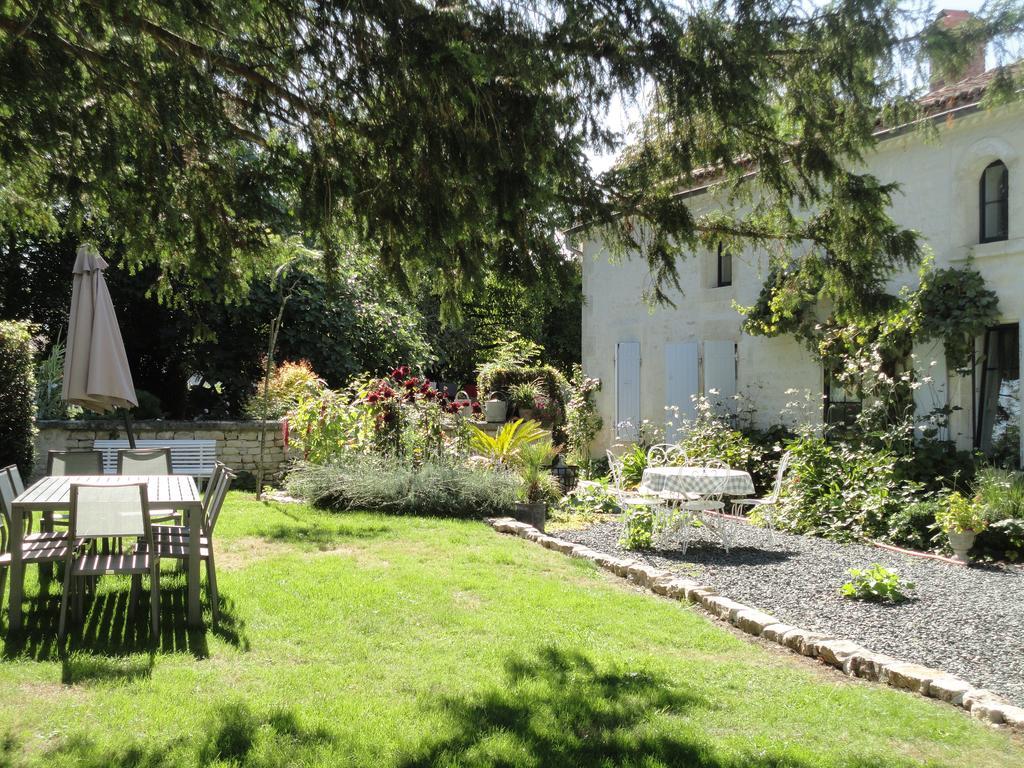 Les 2 Madeleine Bed & Breakfast Saint-Saturnin-du-Bois Bagian luar foto