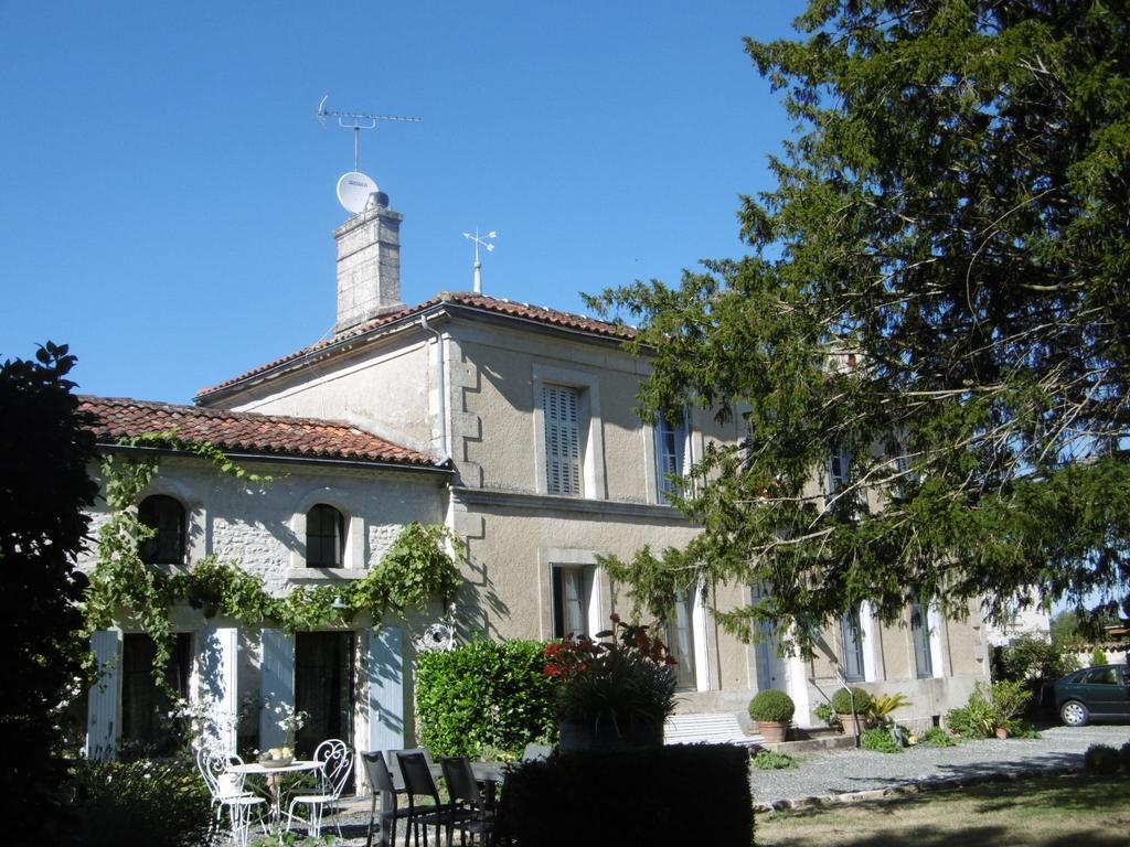 Les 2 Madeleine Bed & Breakfast Saint-Saturnin-du-Bois Bagian luar foto