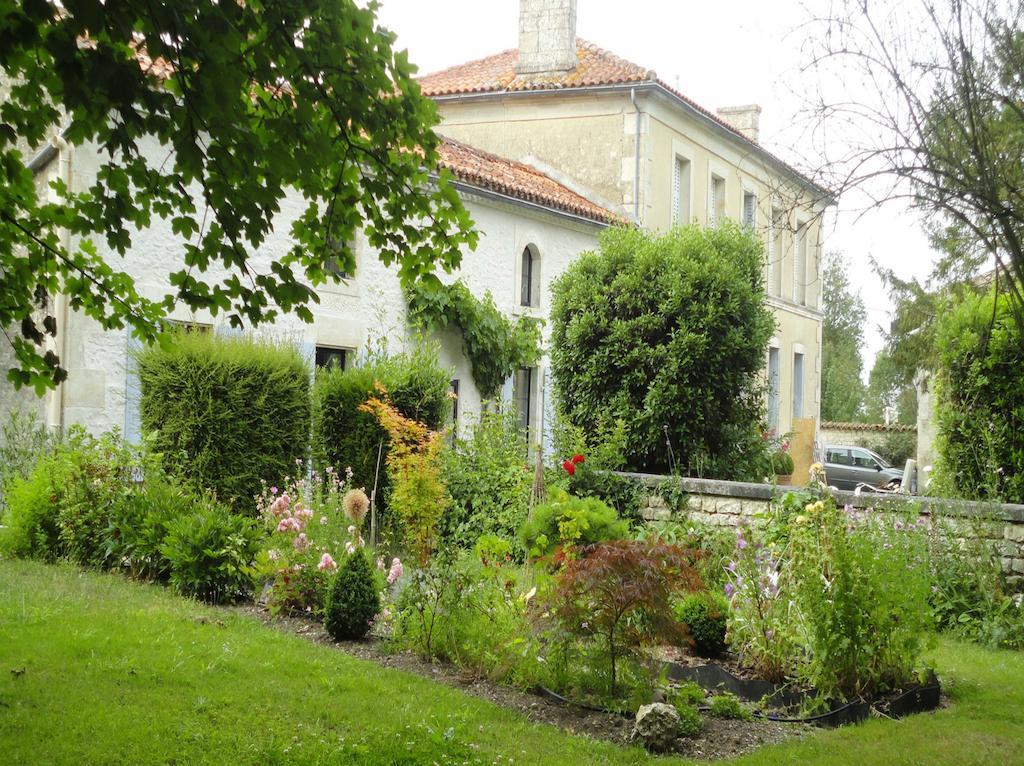Les 2 Madeleine Bed & Breakfast Saint-Saturnin-du-Bois Bagian luar foto