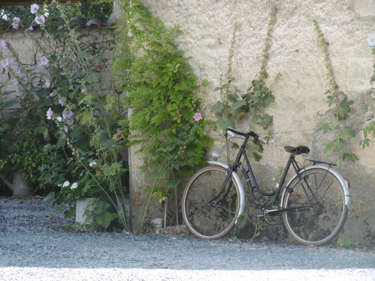 Les 2 Madeleine Bed & Breakfast Saint-Saturnin-du-Bois Bagian luar foto