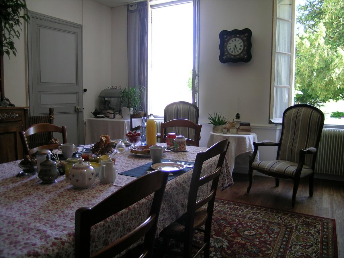 Les 2 Madeleine Bed & Breakfast Saint-Saturnin-du-Bois Bagian luar foto