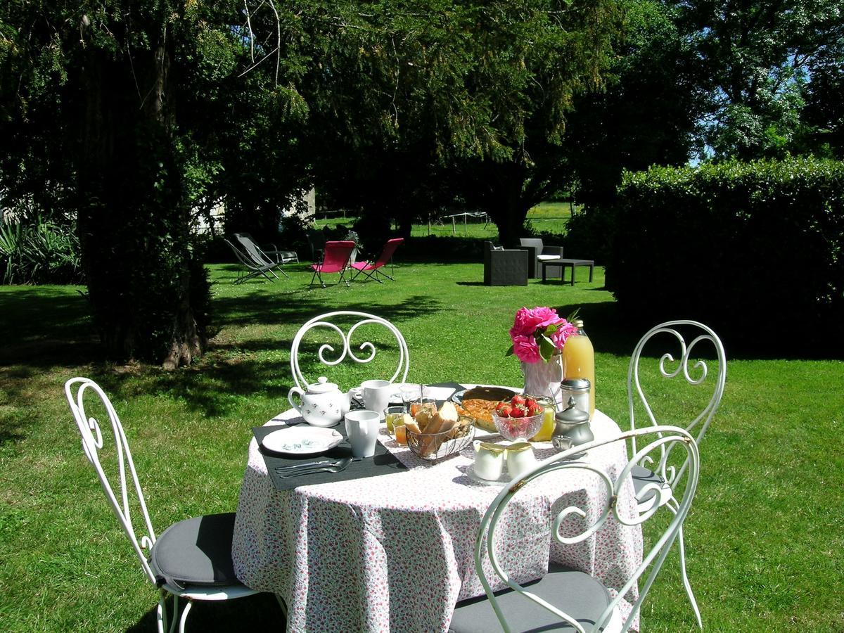 Les 2 Madeleine Bed & Breakfast Saint-Saturnin-du-Bois Bagian luar foto
