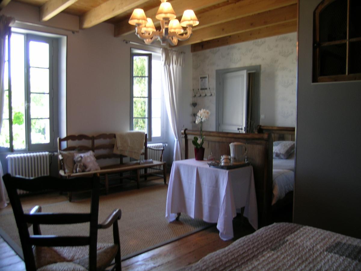 Les 2 Madeleine Bed & Breakfast Saint-Saturnin-du-Bois Bagian luar foto