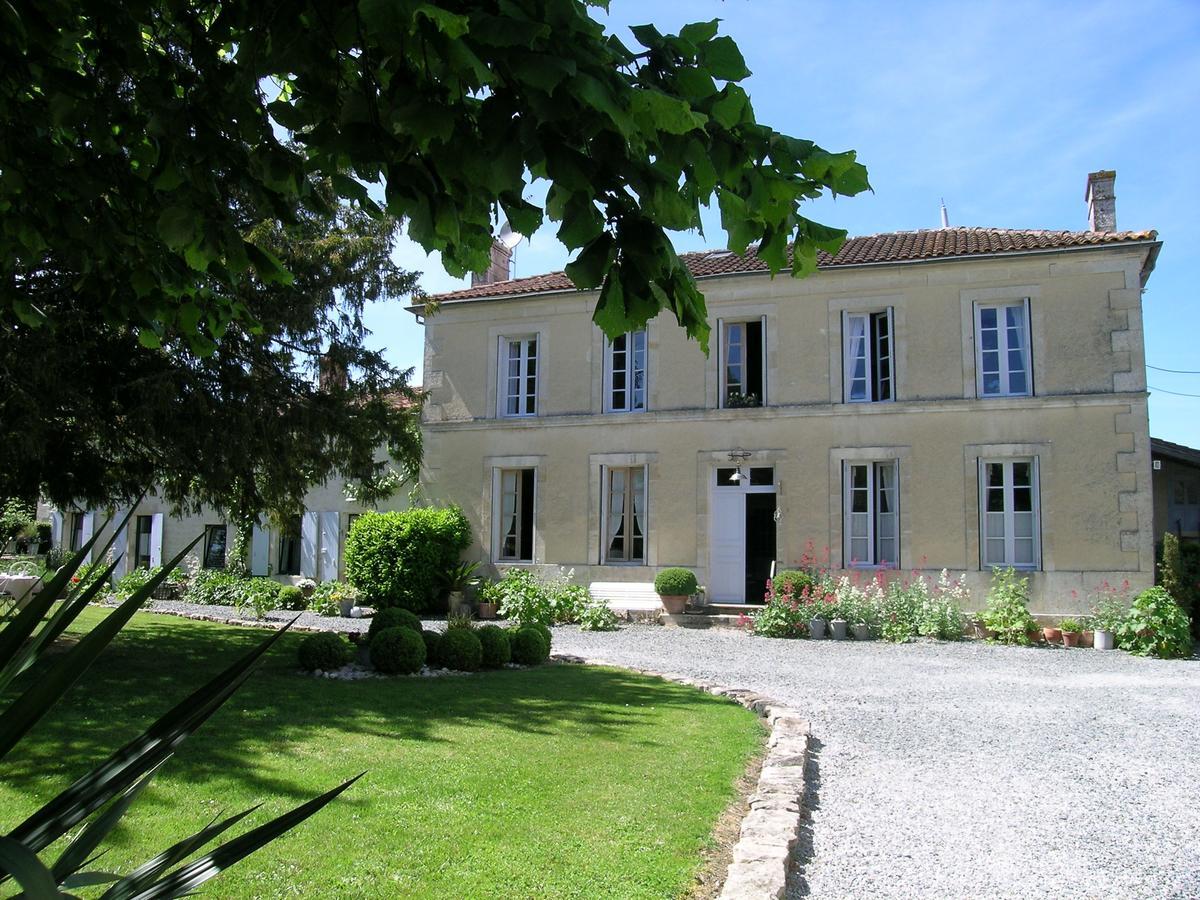 Les 2 Madeleine Bed & Breakfast Saint-Saturnin-du-Bois Bagian luar foto