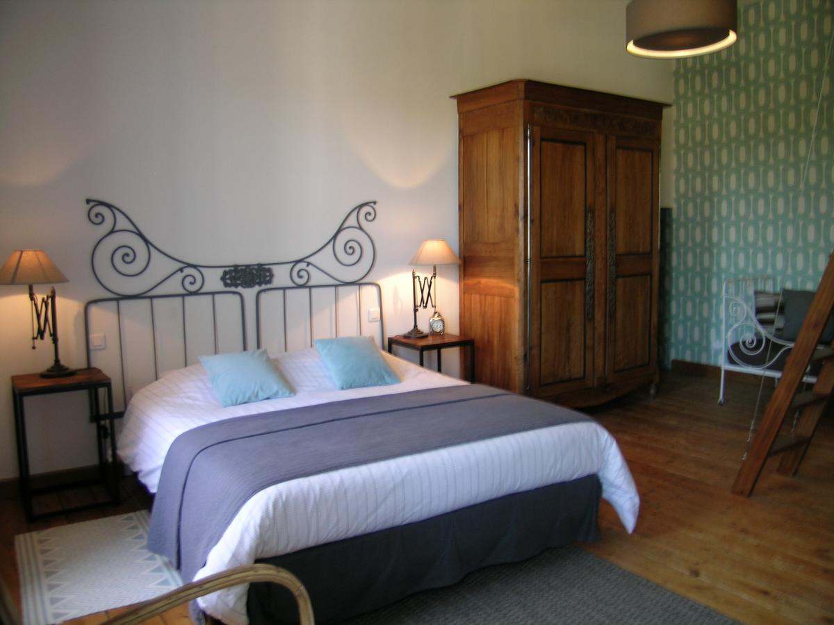 Les 2 Madeleine Bed & Breakfast Saint-Saturnin-du-Bois Bagian luar foto