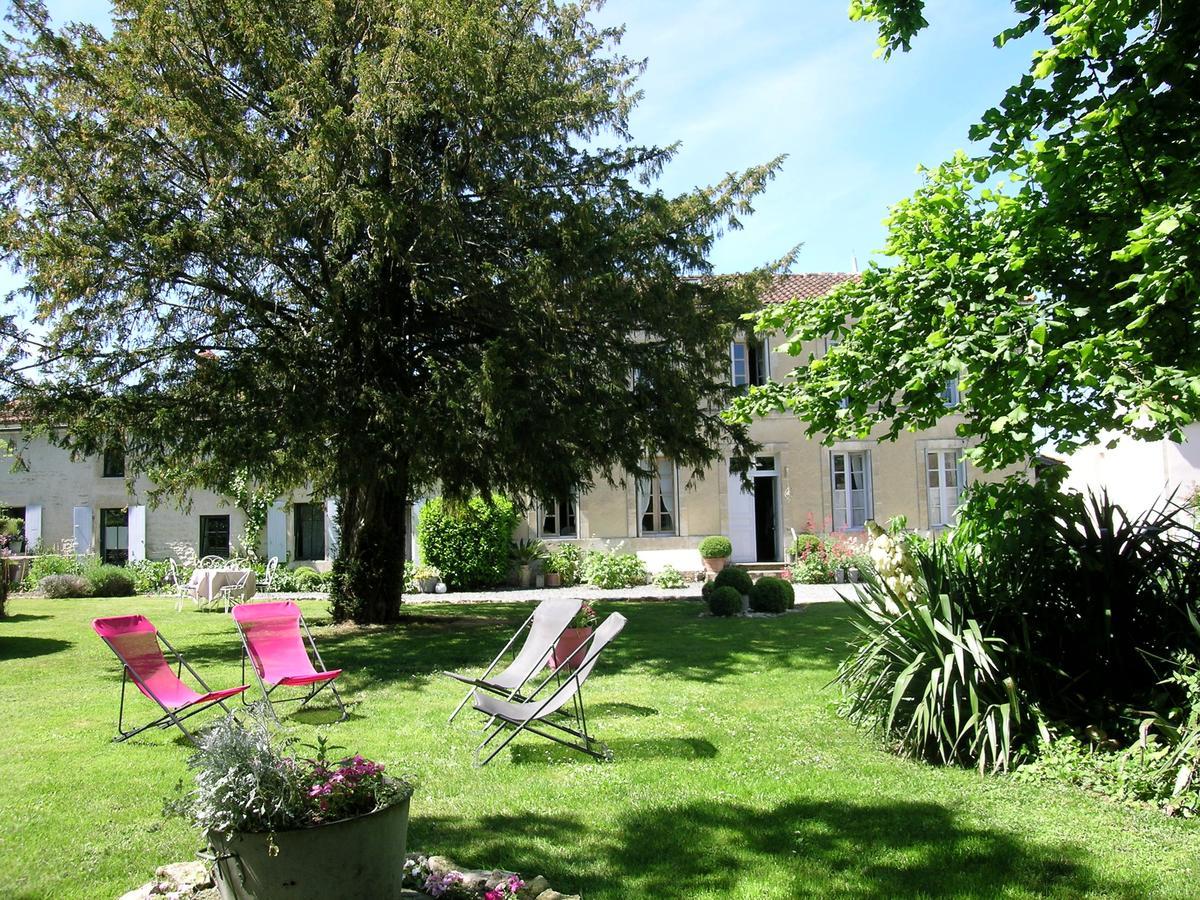 Les 2 Madeleine Bed & Breakfast Saint-Saturnin-du-Bois Bagian luar foto