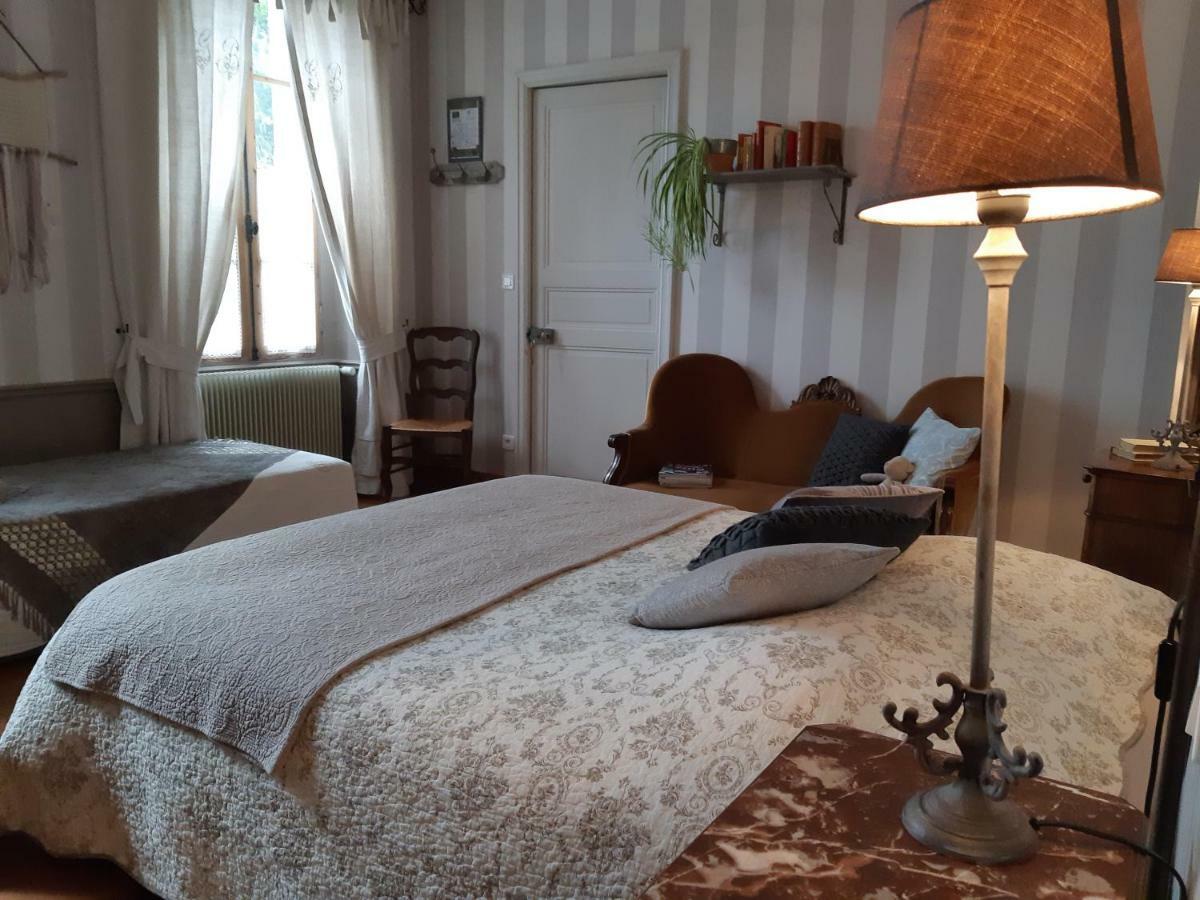 Les 2 Madeleine Bed & Breakfast Saint-Saturnin-du-Bois Bagian luar foto