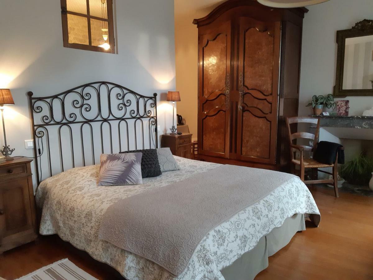 Les 2 Madeleine Bed & Breakfast Saint-Saturnin-du-Bois Bagian luar foto