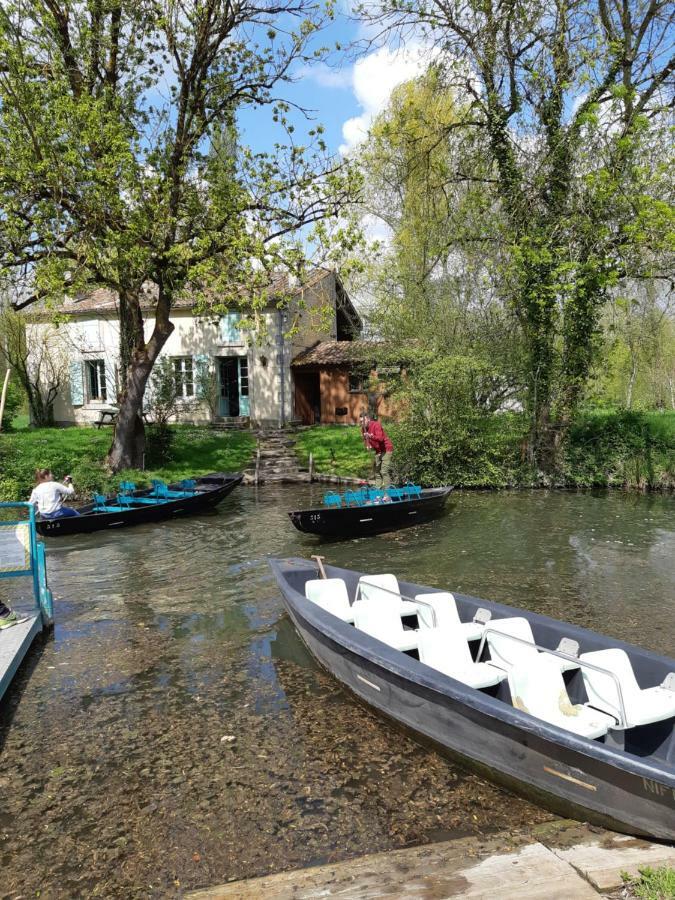 Les 2 Madeleine Bed & Breakfast Saint-Saturnin-du-Bois Bagian luar foto